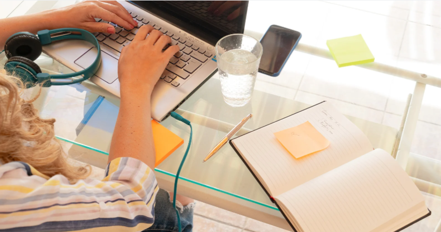 Creative side hustle ideas for Canadians looking to make extra cash.